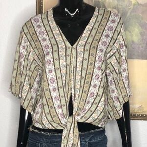 Poly & Esther Front Tie Floral Crop Top Sz S 100% Rayon Green & White